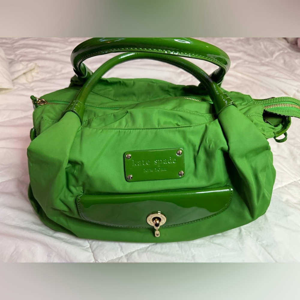 Kate Spade Green Shoulder Bag with Glossy Finishing Touches